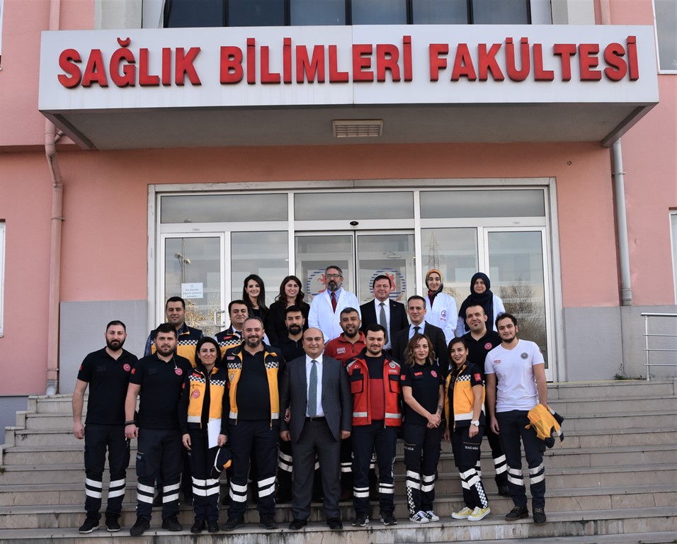 ilk ve acil yardimcilar paramedik haftasini kutladi omu ondokuz mayis universitesi