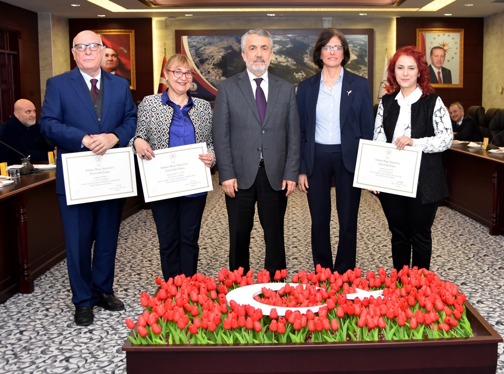 Omu De Yeni Profesorler Belgelerini Aldi Omu Ondokuz Mayis Universitesi