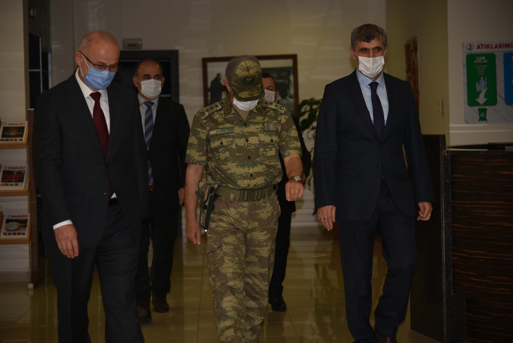 samsun garnizon komutani topcu albay ibrahim camci dan rektor unal a iadeiziyaret omu ondokuz mayis universitesi