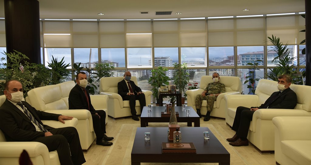 samsun garnizon komutani topcu albay ibrahim camci dan rektor unal a iadeiziyaret omu ondokuz mayis universitesi