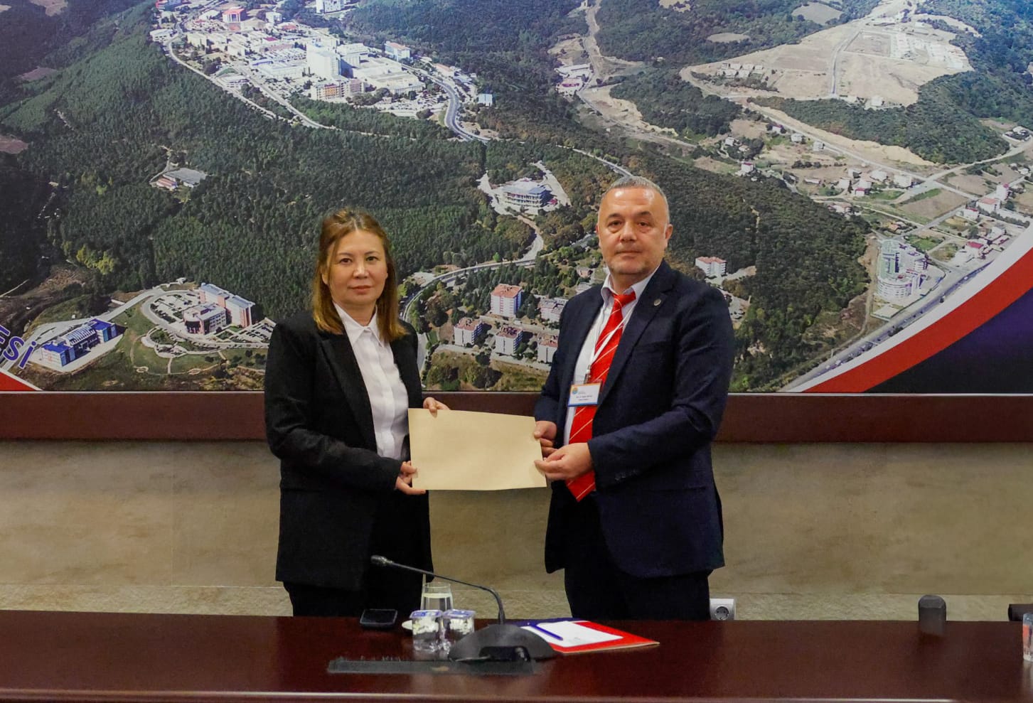 OMÜ Turizm Fakültesi Akreditasyon Bildirgesi TURAK Heyeti Rektör Prof. Dr. Fatma Aydın'a 11 Kasım 2025  tarihinde sundu