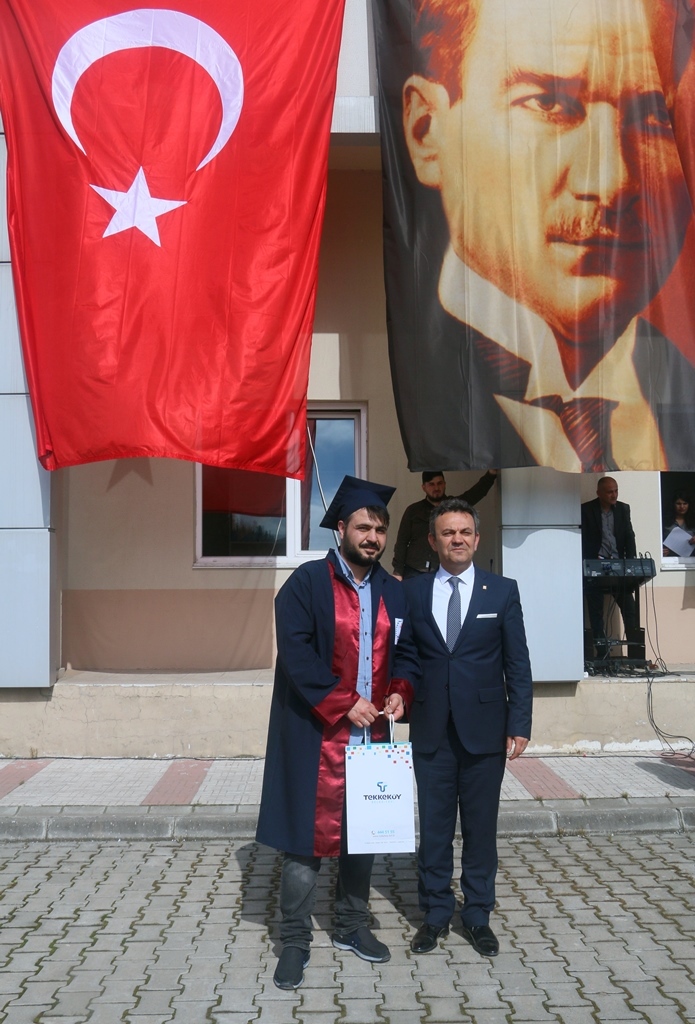 yesilyurt demir celik meslek yuksekokulu nda mezuniyet gururu omu ondokuz mayis universitesi