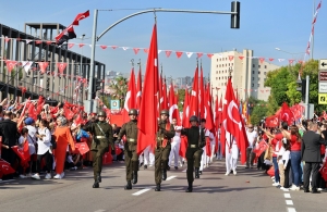 https://www.omu.edu.tr/sites/default/files/styles/etkinlik-afis/public/aa-20231029-32563253-32563250-cumhuriyete_giden_yolda_ilk_adimin_atildigi_samsunda_100_yil_coskusu_0.jpg?itok=gvr3uadc