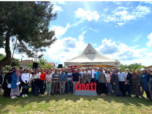 Bilim Kafe etkinliğinin sonunda çekilen toplu fotoğraf