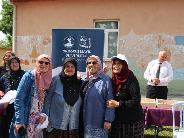 Bilim Kafe'ye katılan Kurtahmetli Köyü sakinleri