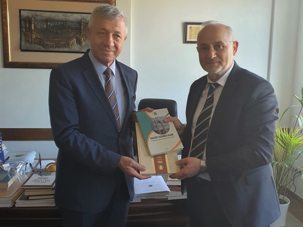 Priştine Üniversitesi İslami İlimler Fakültesi Dekanı Prof. Dr. Fahrush Rexhepi 