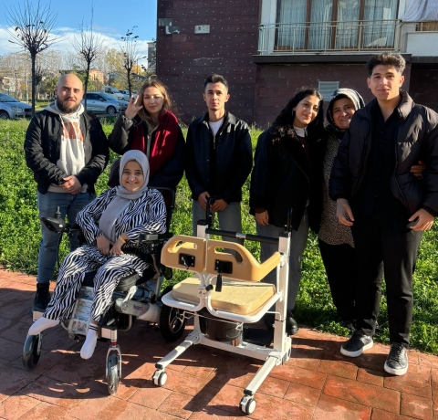 With the project initiated by the students of the Department of Social Work, Kübra Nur was donated a battery-powered vehicle and a hoist. They took photos with the donated vehicles in the garden of her house. 