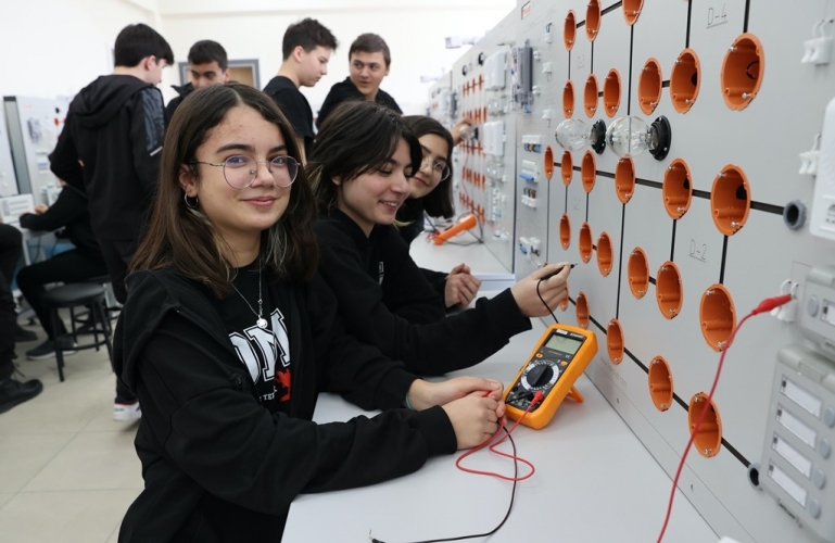 Ondokuz Mayıs Üniversitesi Meslek Lisesinin Öğrencileri Teknolojide Uzmanlaşıyor