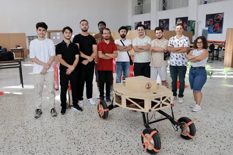 Geleceğin Mühendisleri Ürettikleri Kara Araçlarıyla TEKNOFEST'te Derece Peşinde