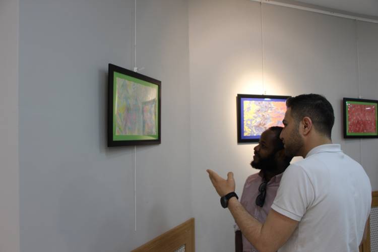 OMÜ'de Yabancı Öğrencilerin Ebru Atölyesi Çalışmaları Sergilendi