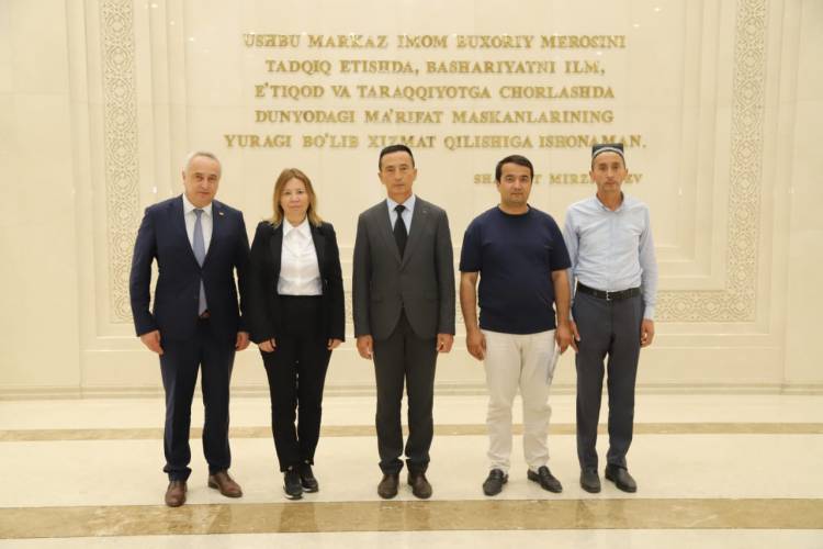Özbekistan’daki Temaslarını Sürdüren Rektör Prof. Dr. Fatma Aydın, İmam Buhari Hadis Araştırmaları Merkezi’ni Ziyaret Etti