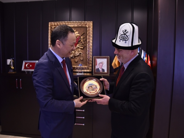 Rektör Ünal, Kırgızistan Büyükelçisi Kazakbaev’i Konuk Etti