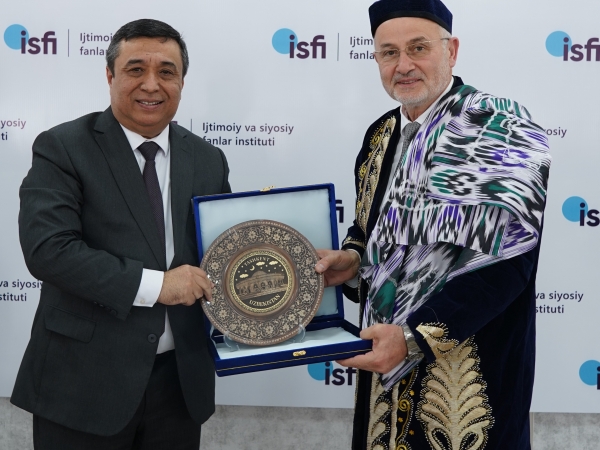 Özbekistan'da Rektör Ünal’a Fahri Profesörlük Unvanı Takdim Edildi