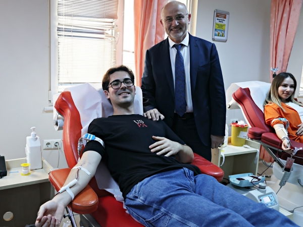 Rektör Ünal: Kan Bağışını Yaşam Tarzı Haline Getirmeliyiz