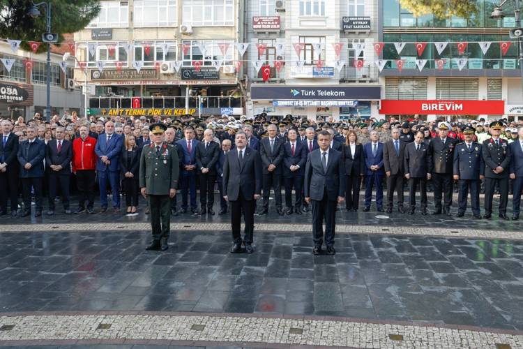 Rektör Prof. Dr. Fatma Aydın, 10 Kasım Atatürk’ü Anma Günü törenine katıldı